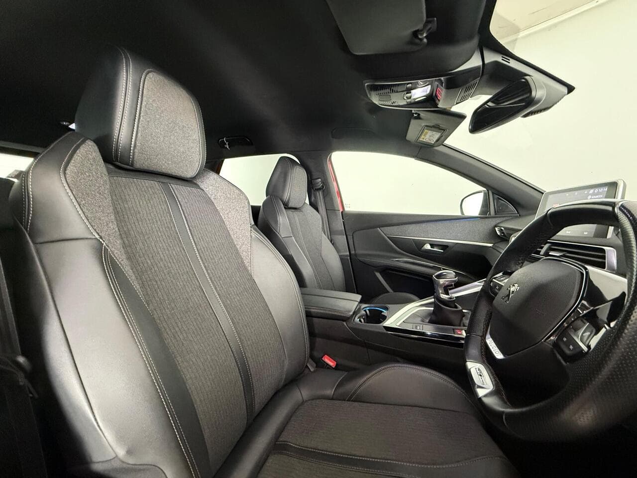 Peugeot 3008 thumbnail Seat Driver