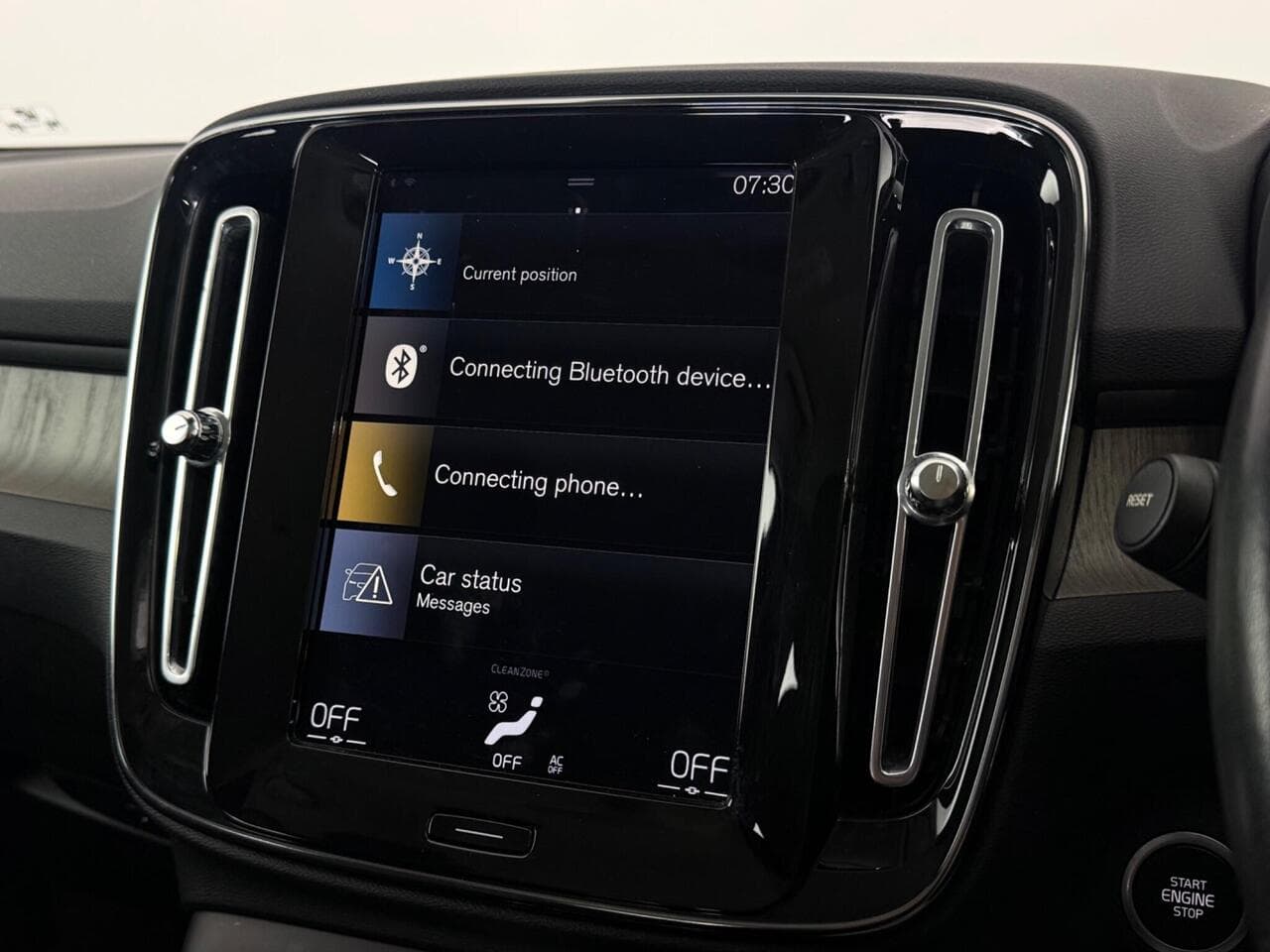 Volvo XC40 thumbnail Infotainment System