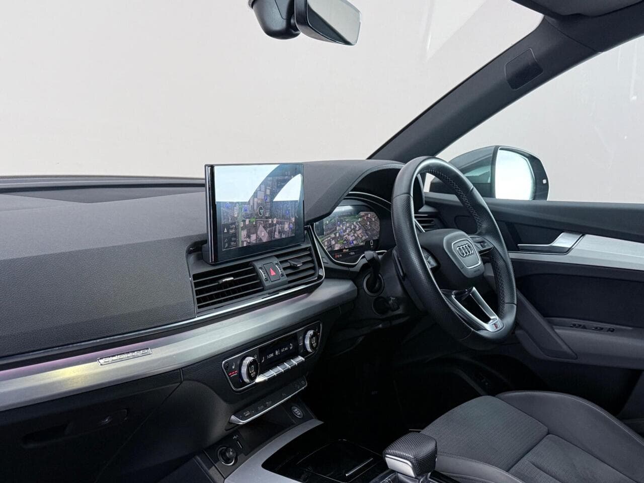 Audi Q5 thumbnail Interior Front
