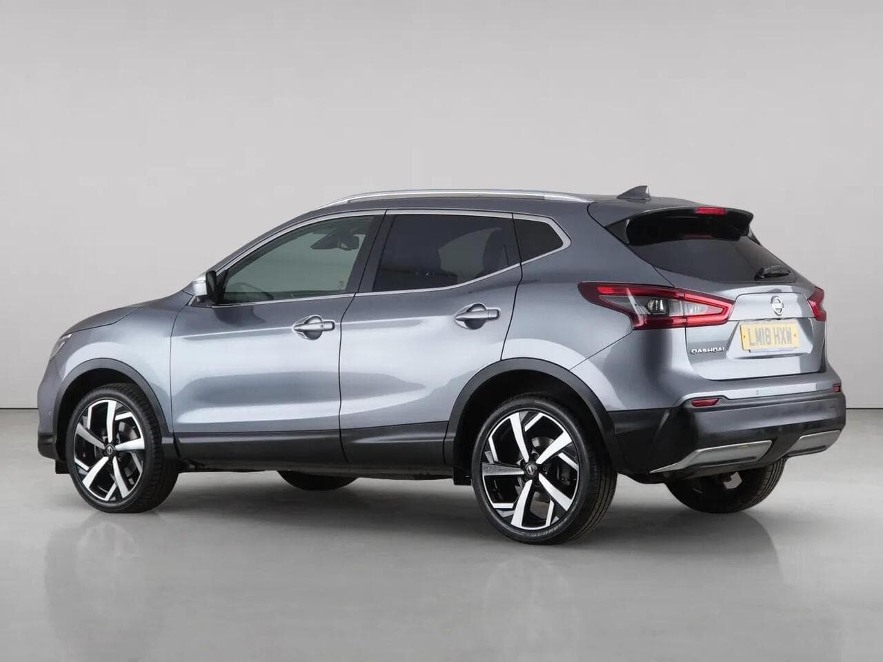 Nissan Qashqai thumbnail Side Left