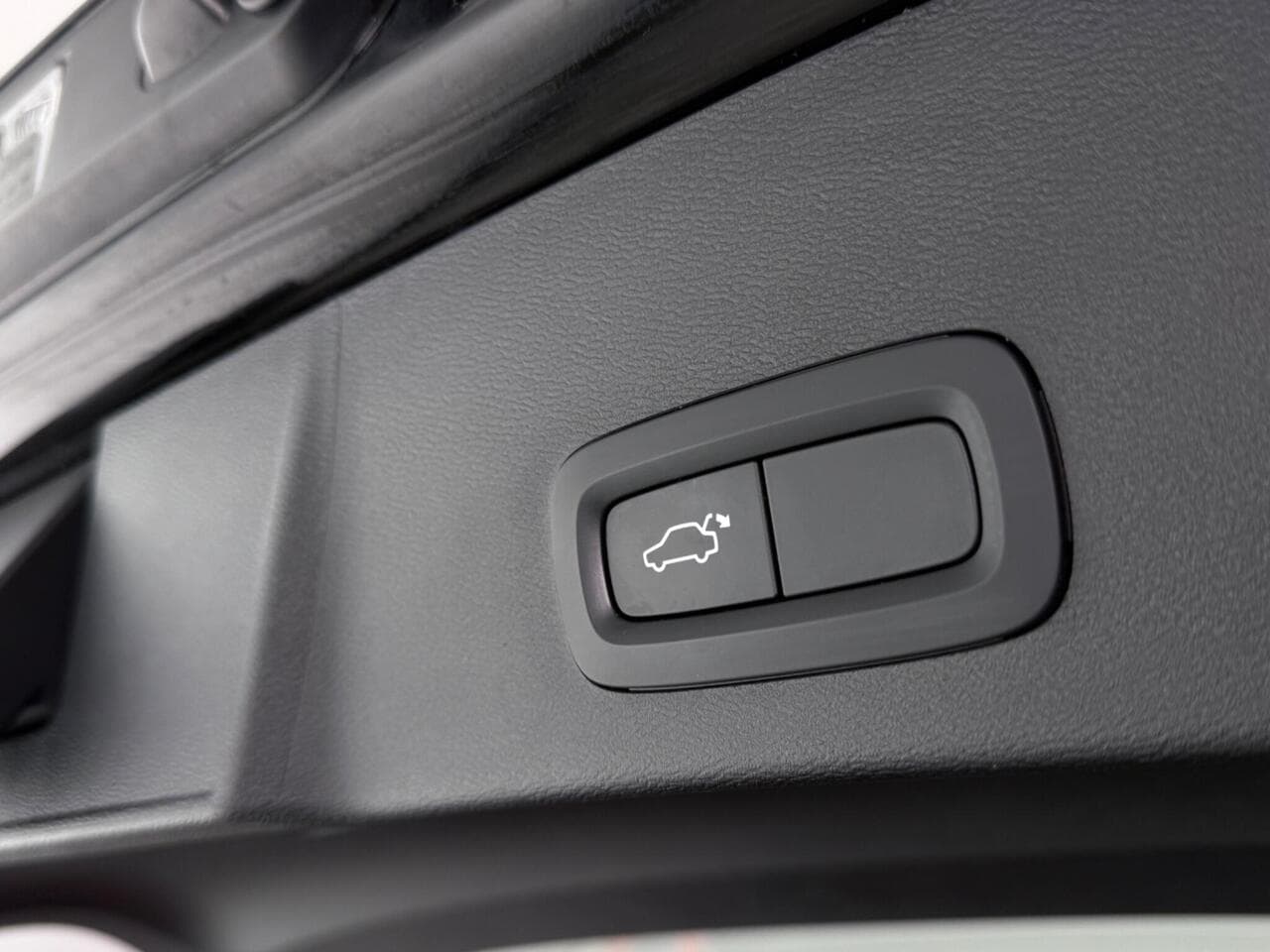 Volvo XC40 thumbnail Misc Controls