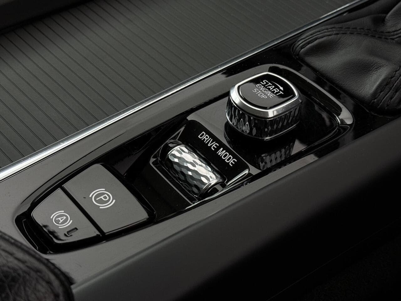 Volvo XC60 thumbnail Misc Controls