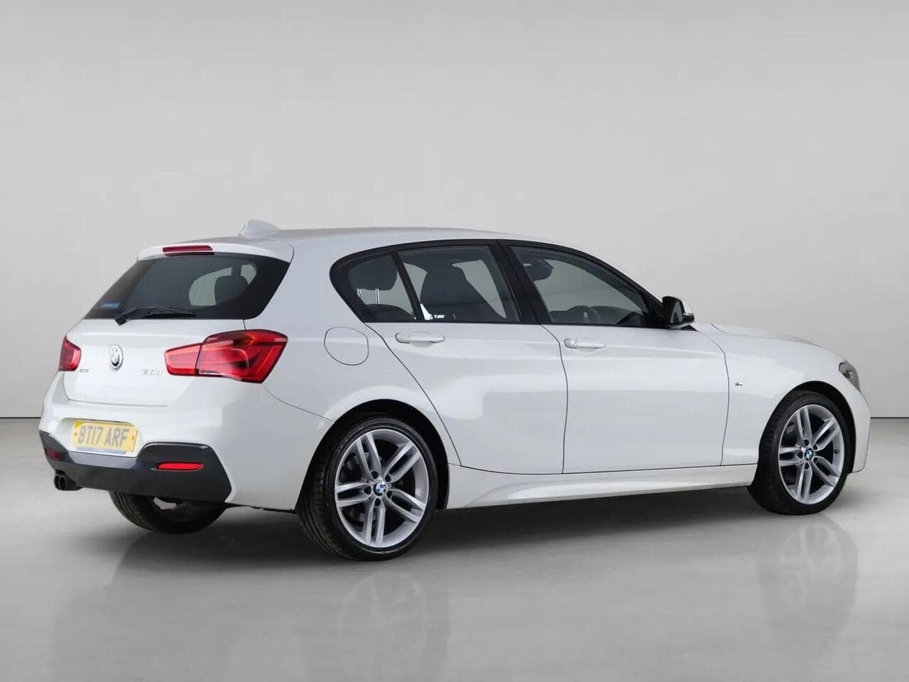 BMW 1 Series thumbnail Rear Right