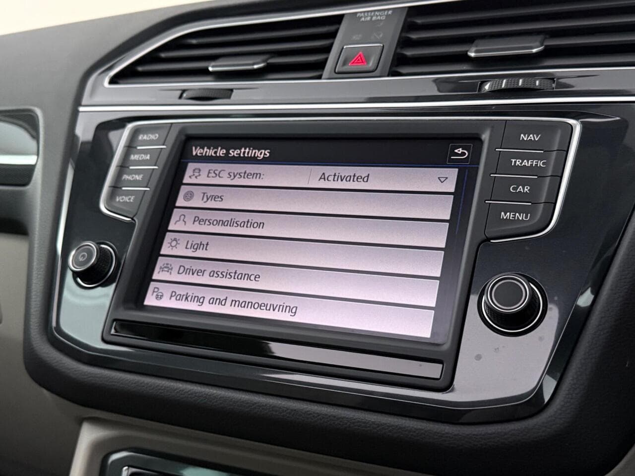 Volkswagen Tiguan thumbnail Infotainment System