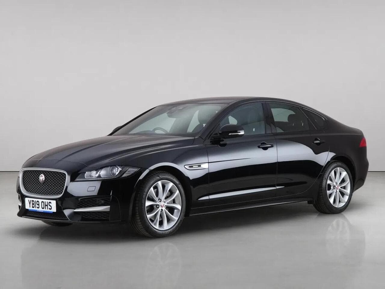 Jaguar XF thumbnail Front Left