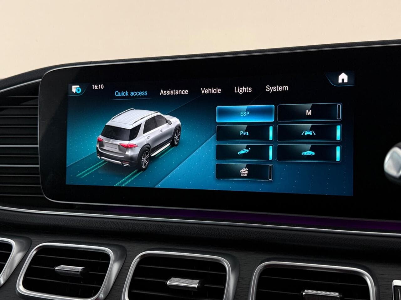 Mercedes-Benz GLE thumbnail Infotainment System