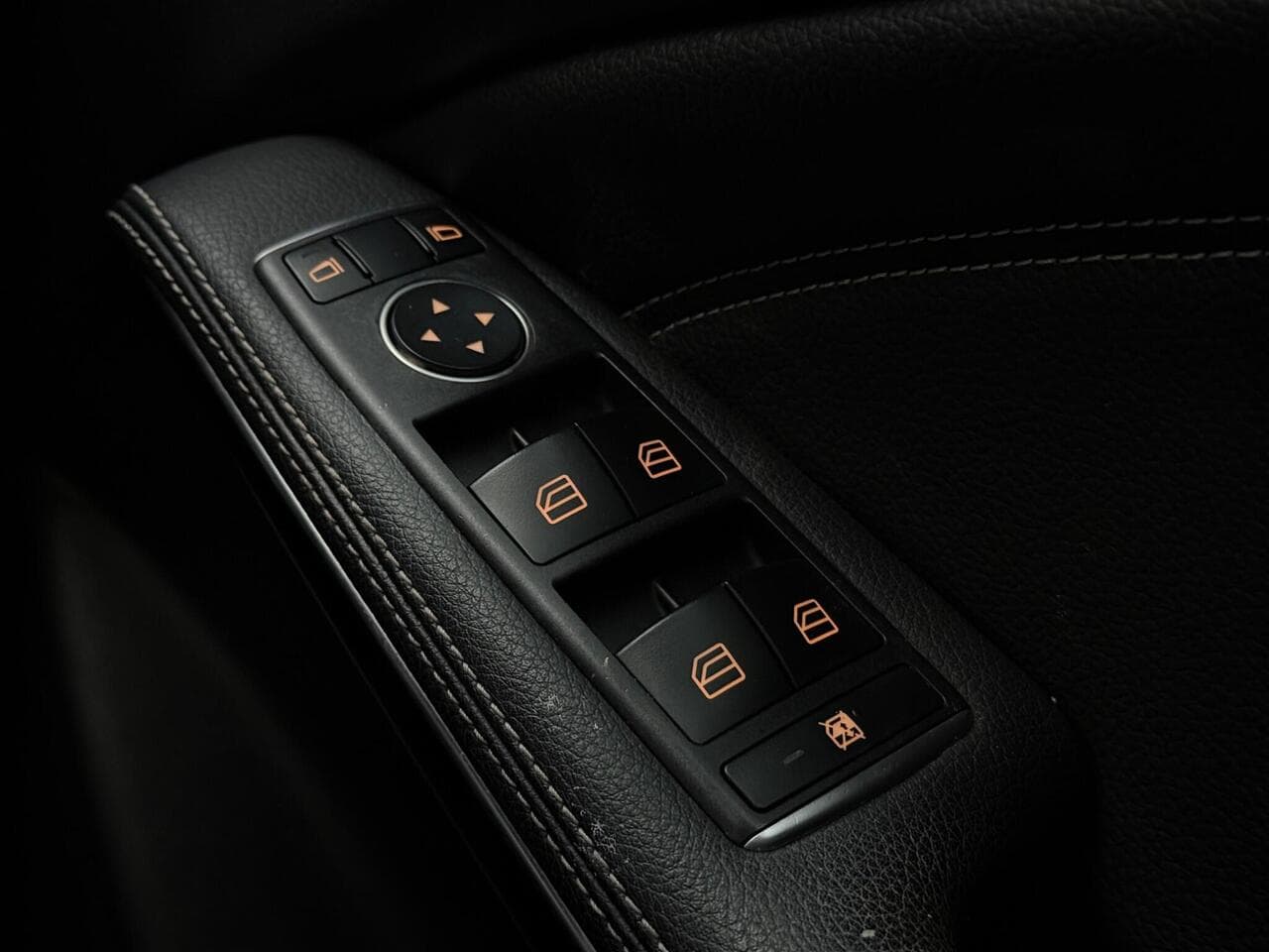 Mercedes-Benz GLA thumbnail Misc Controls