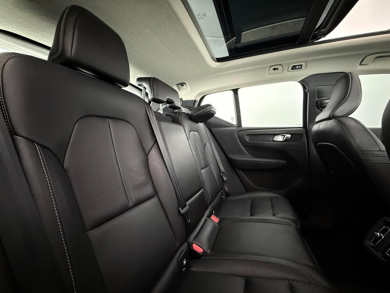 Volvo XC40 thumbnail Seats Rear