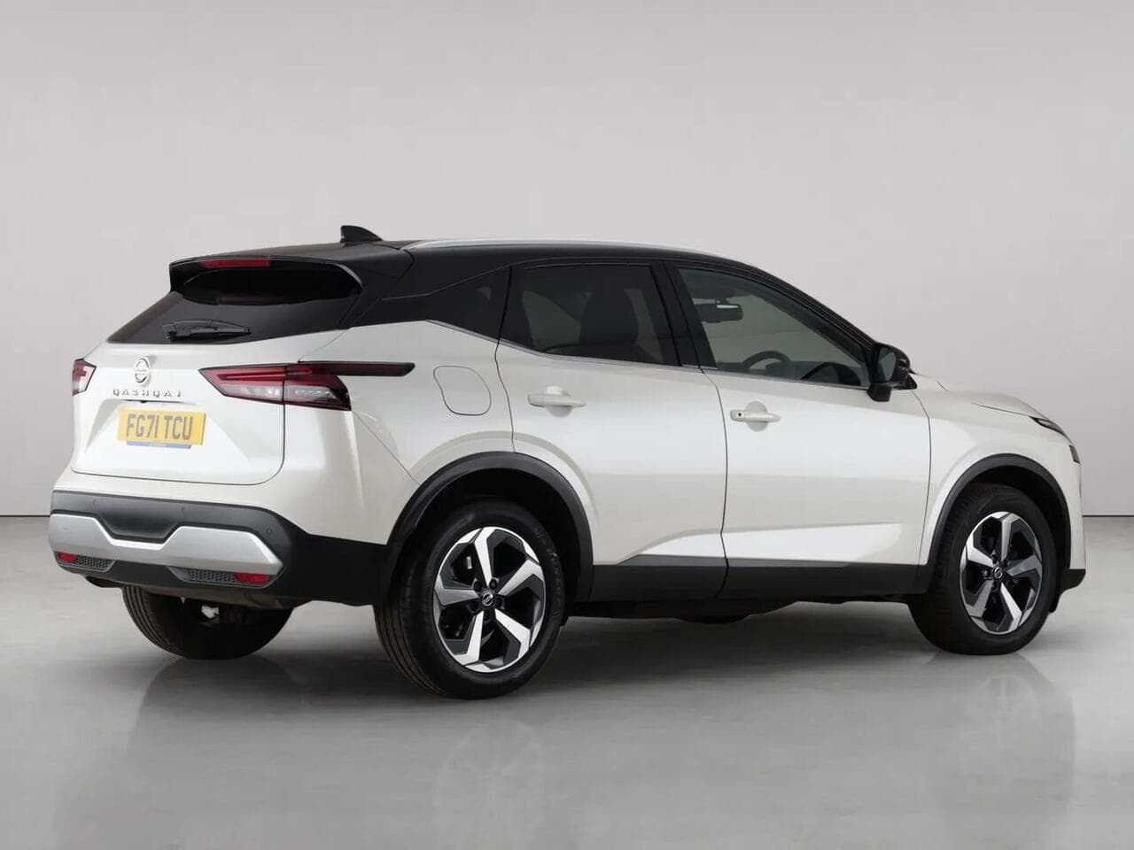 Nissan Qashqai thumbnail Rear Right