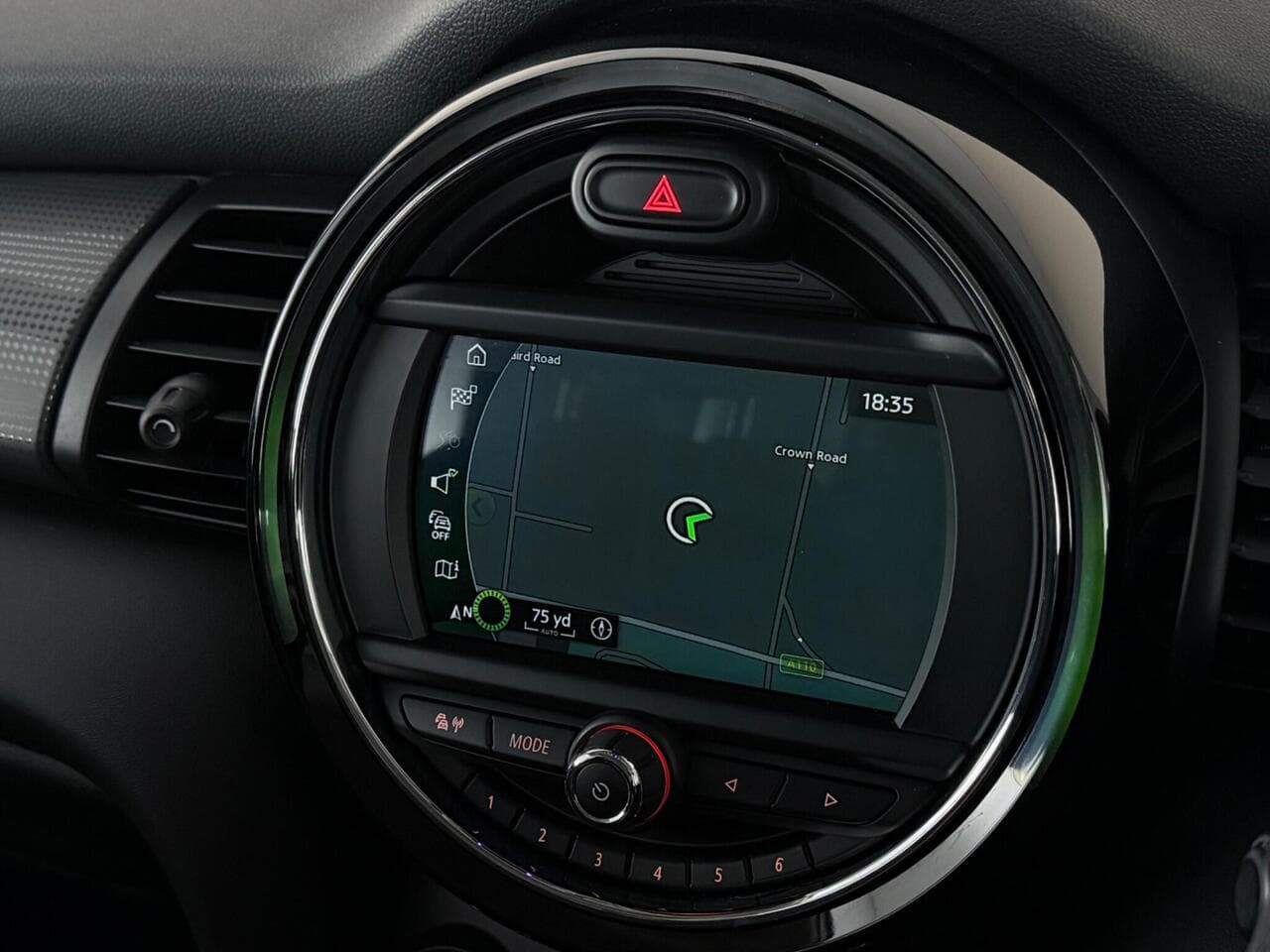 MINI Hatch thumbnail Infotainment System