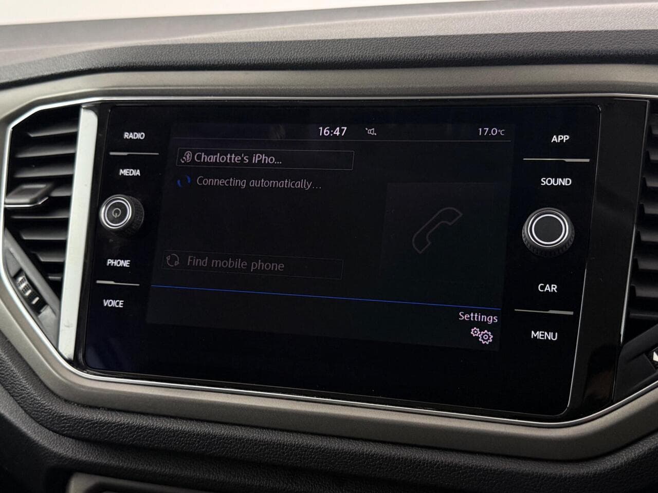 Volkswagen T-Roc thumbnail Infotainment System