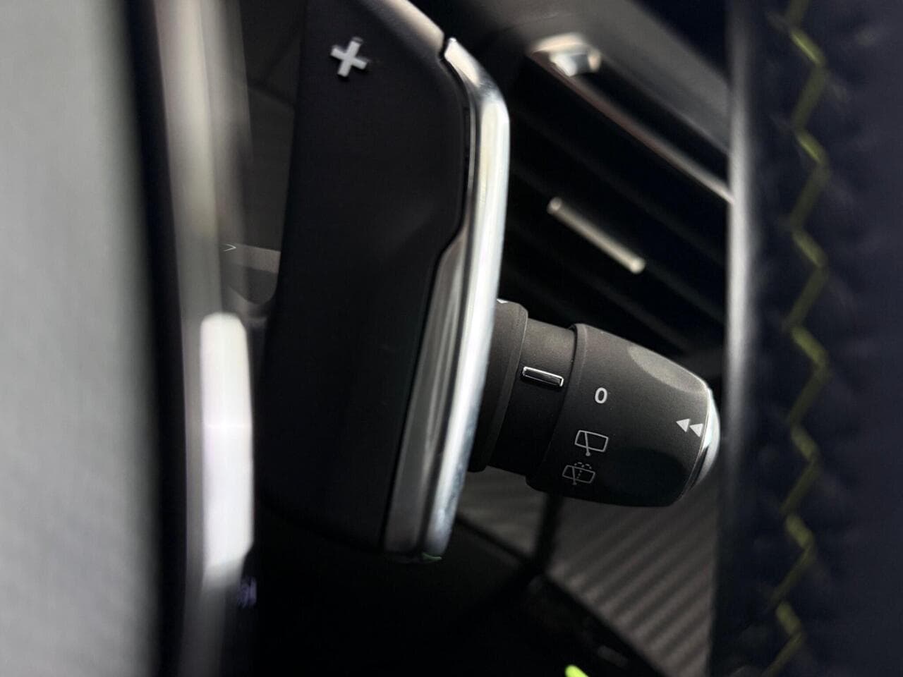 Peugeot 208 thumbnail Misc Controls