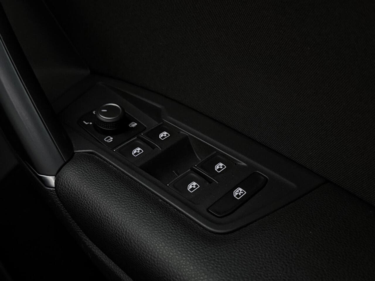 Volkswagen Tiguan thumbnail Misc Controls