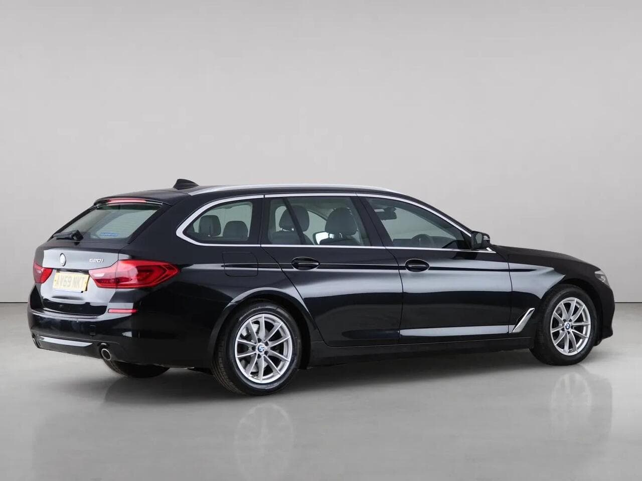 BMW 5 Series thumbnail Side Right