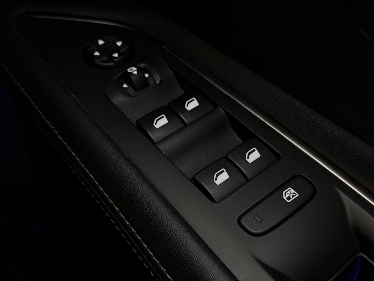 Peugeot 3008 thumbnail Misc Controls