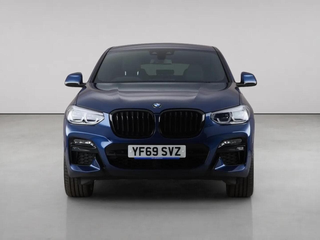 BMW X4 thumbnail Front