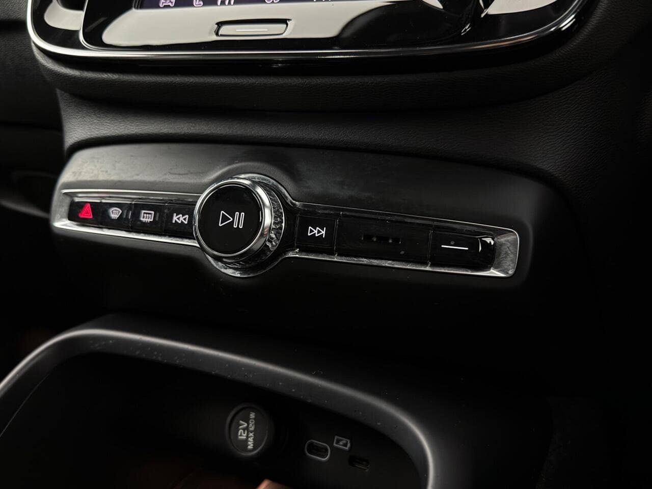 Volvo XC40 thumbnail Misc Controls