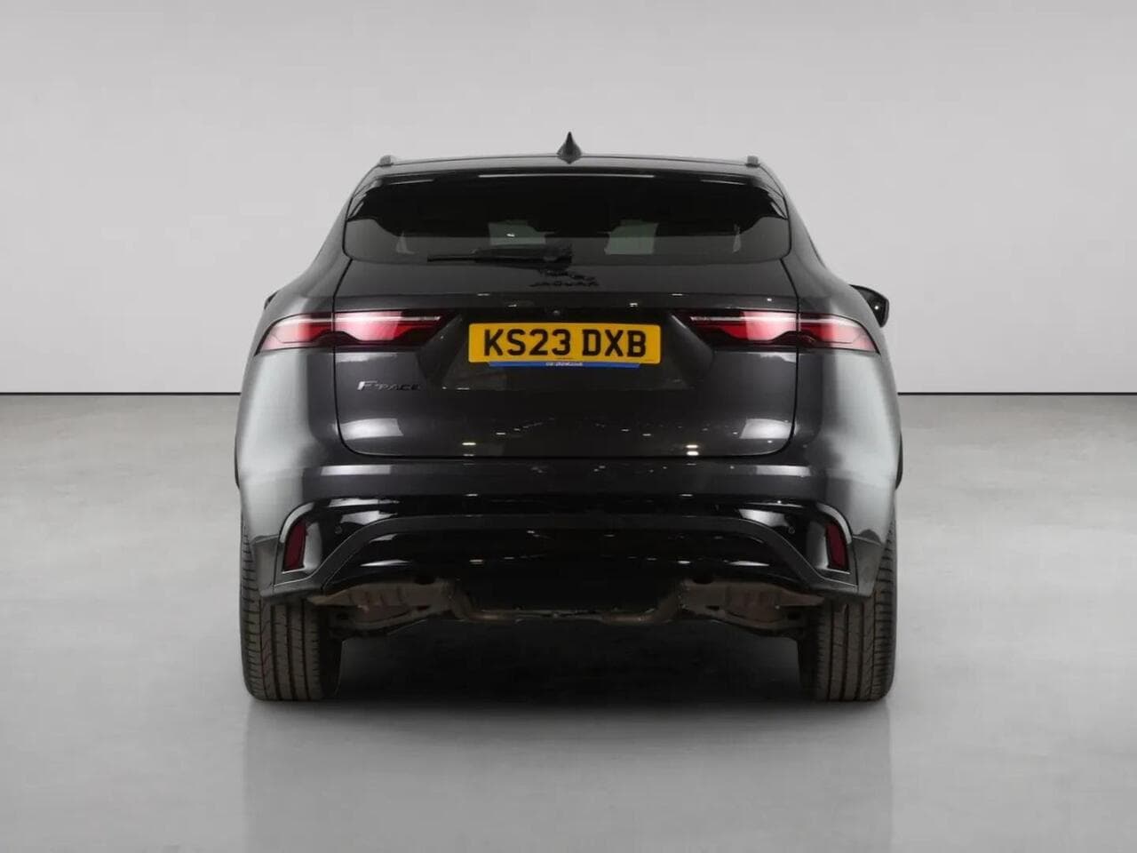 Jaguar F-PACE thumbnail Rear