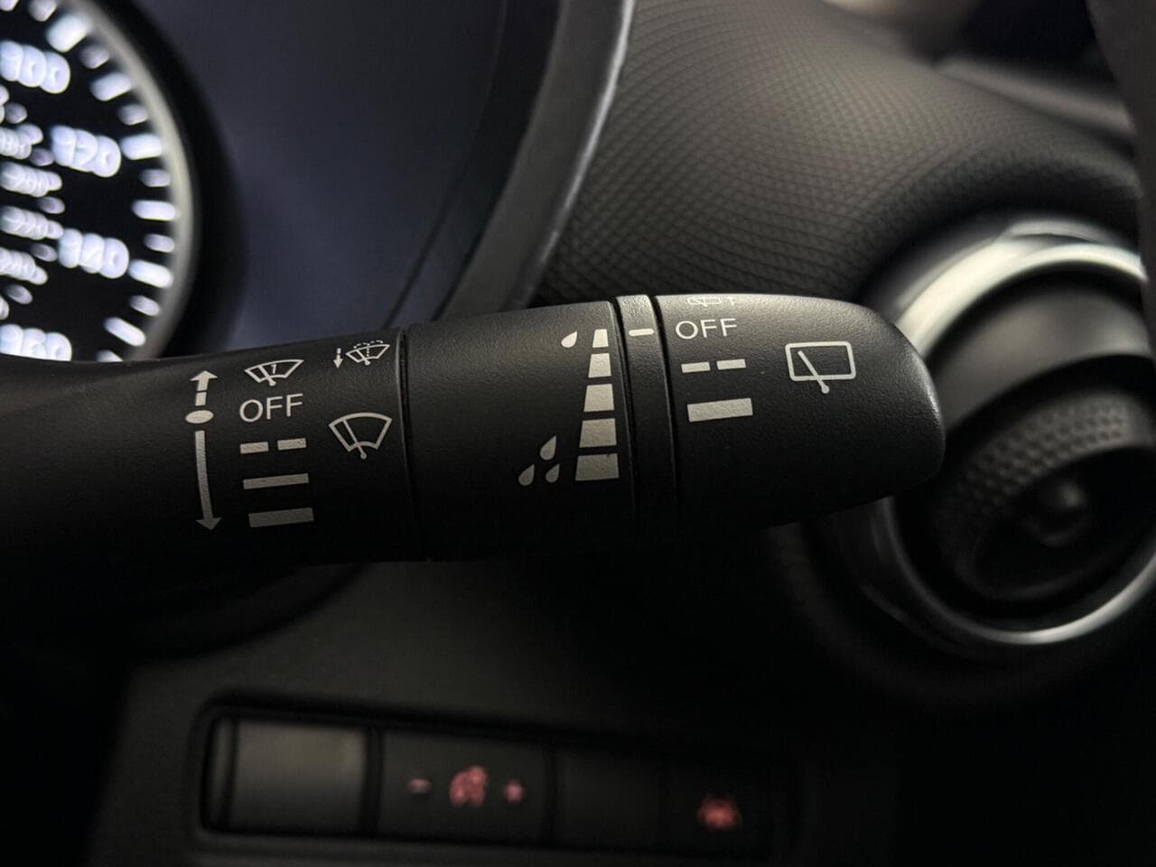 Nissan Juke thumbnail Misc Controls