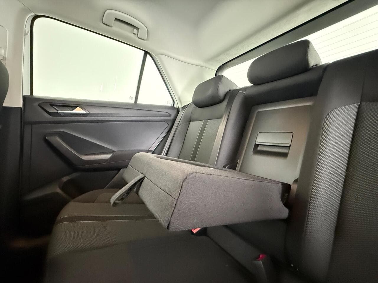 Volkswagen T-Roc thumbnail Seats Rear