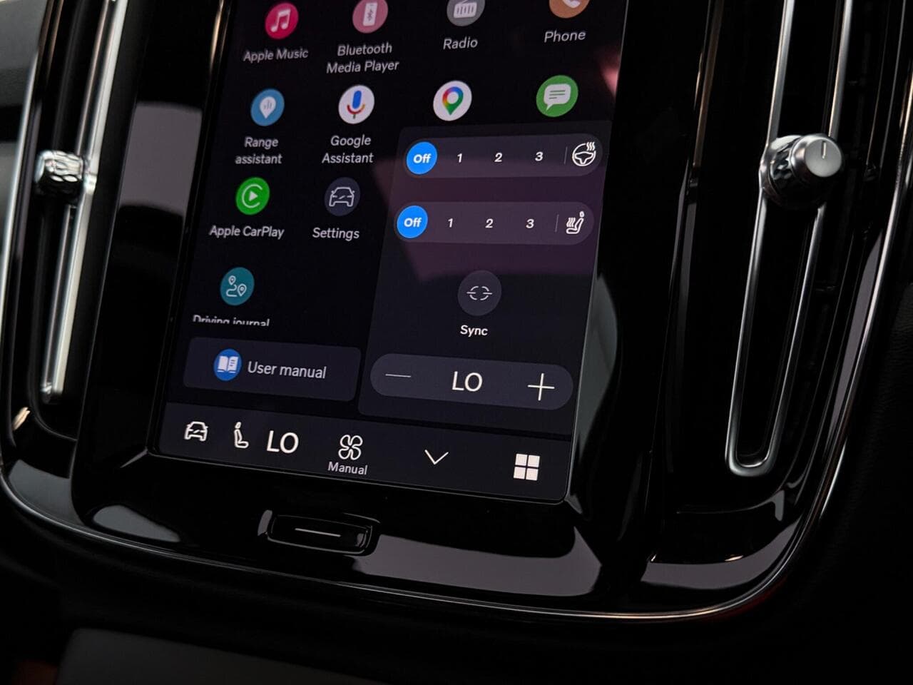 Volvo XC40 thumbnail Infotainment System