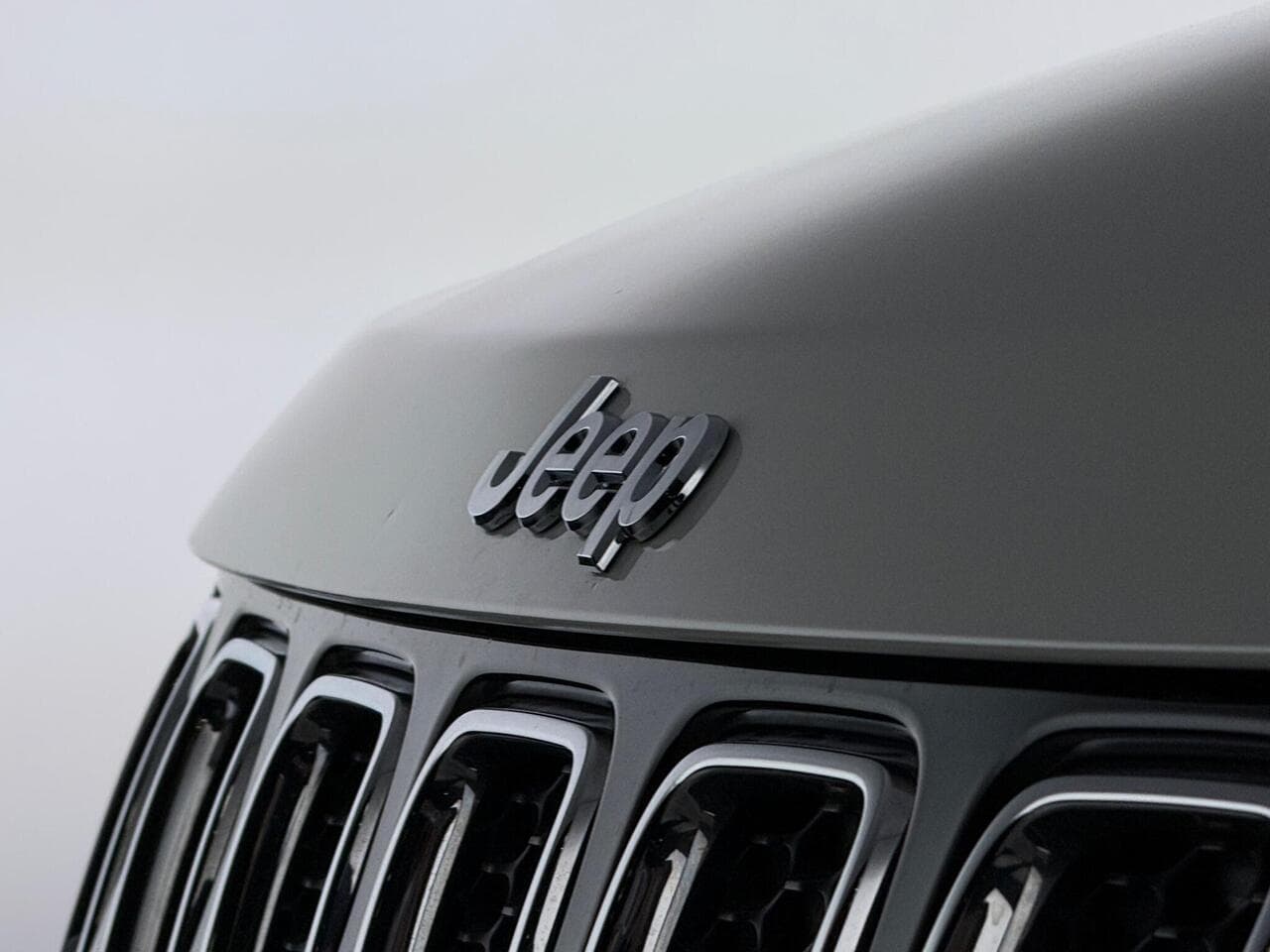 Jeep Compass thumbnail Badge Exterior