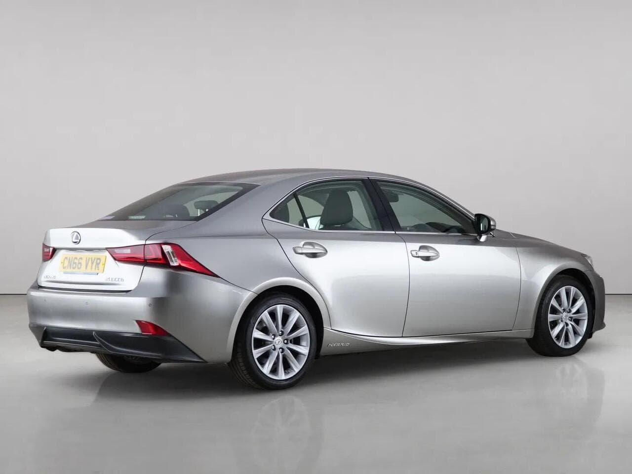 Lexus IS thumbnail Rear Right