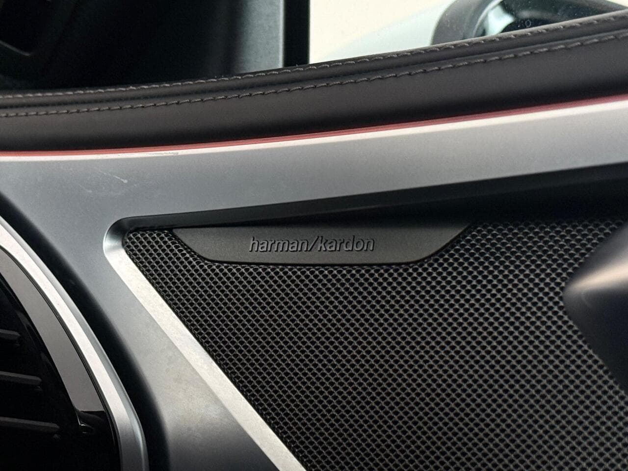 BMW 8 Series Gran Coupe thumbnail Misc Controls