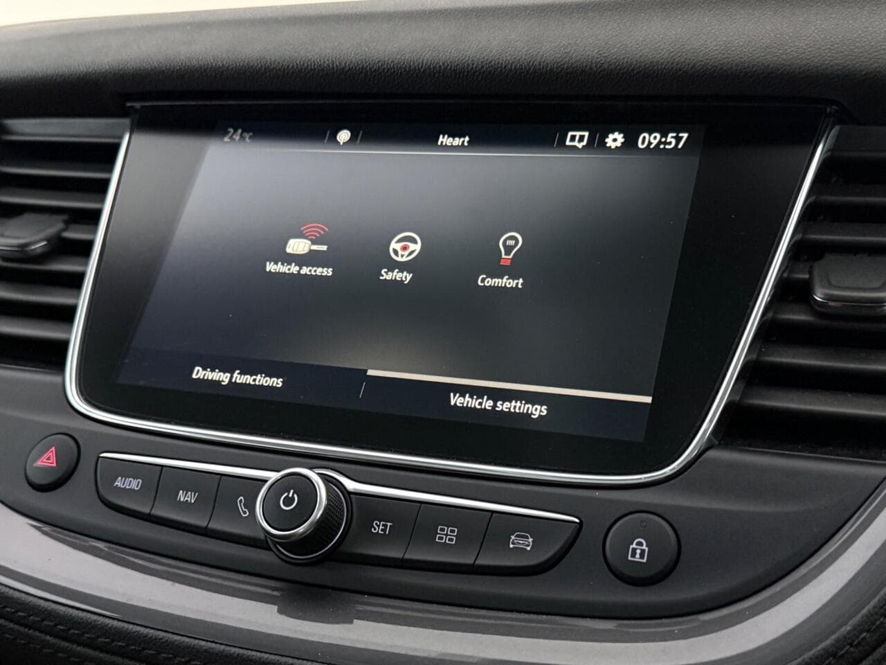 Vauxhall Grandland X thumbnail Infotainment System