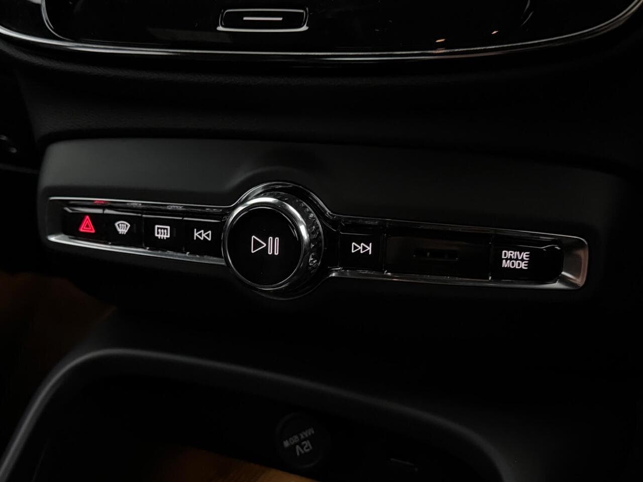 Volvo XC40 thumbnail Misc Controls