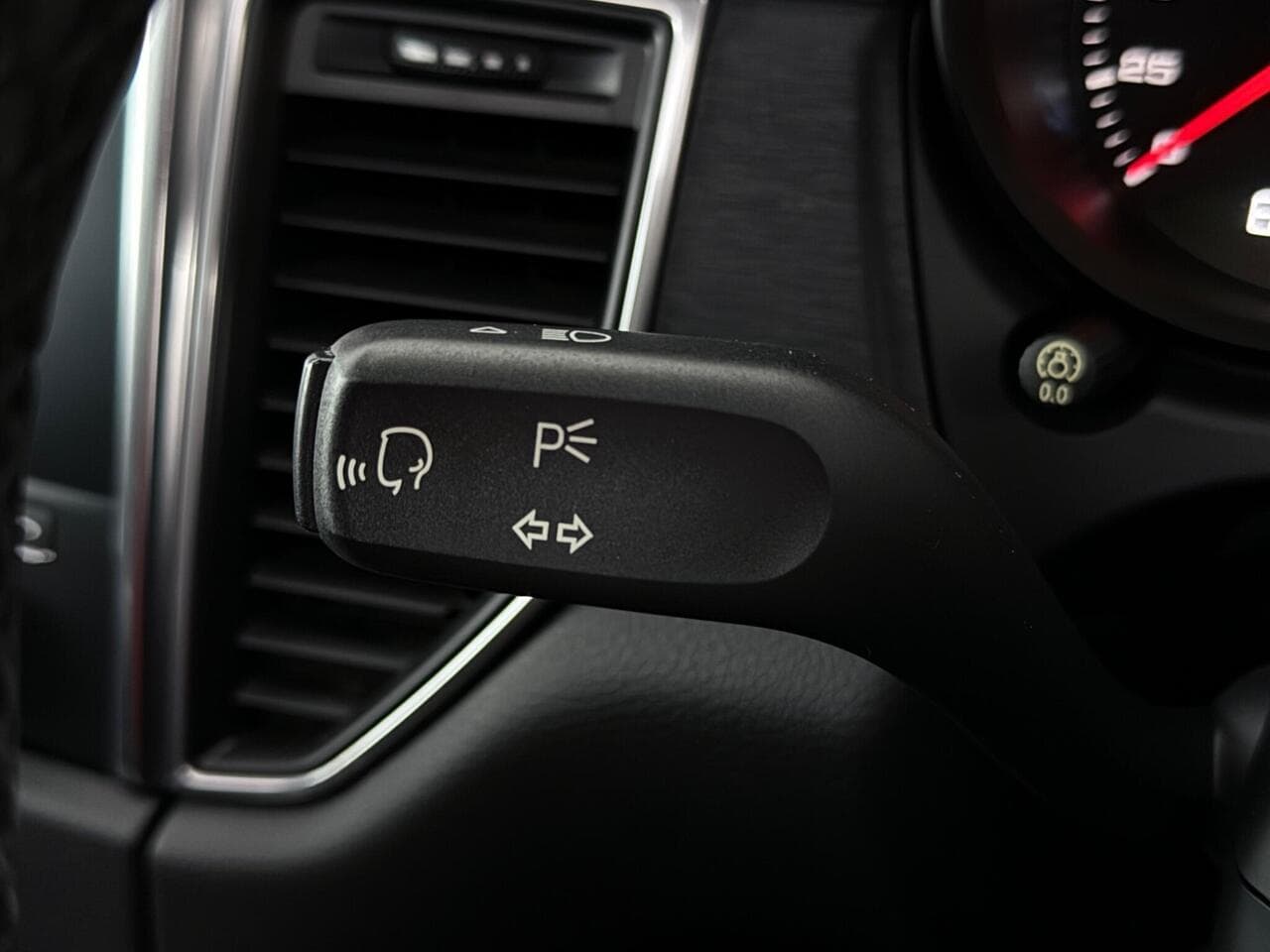 Porsche Macan thumbnail Misc Controls