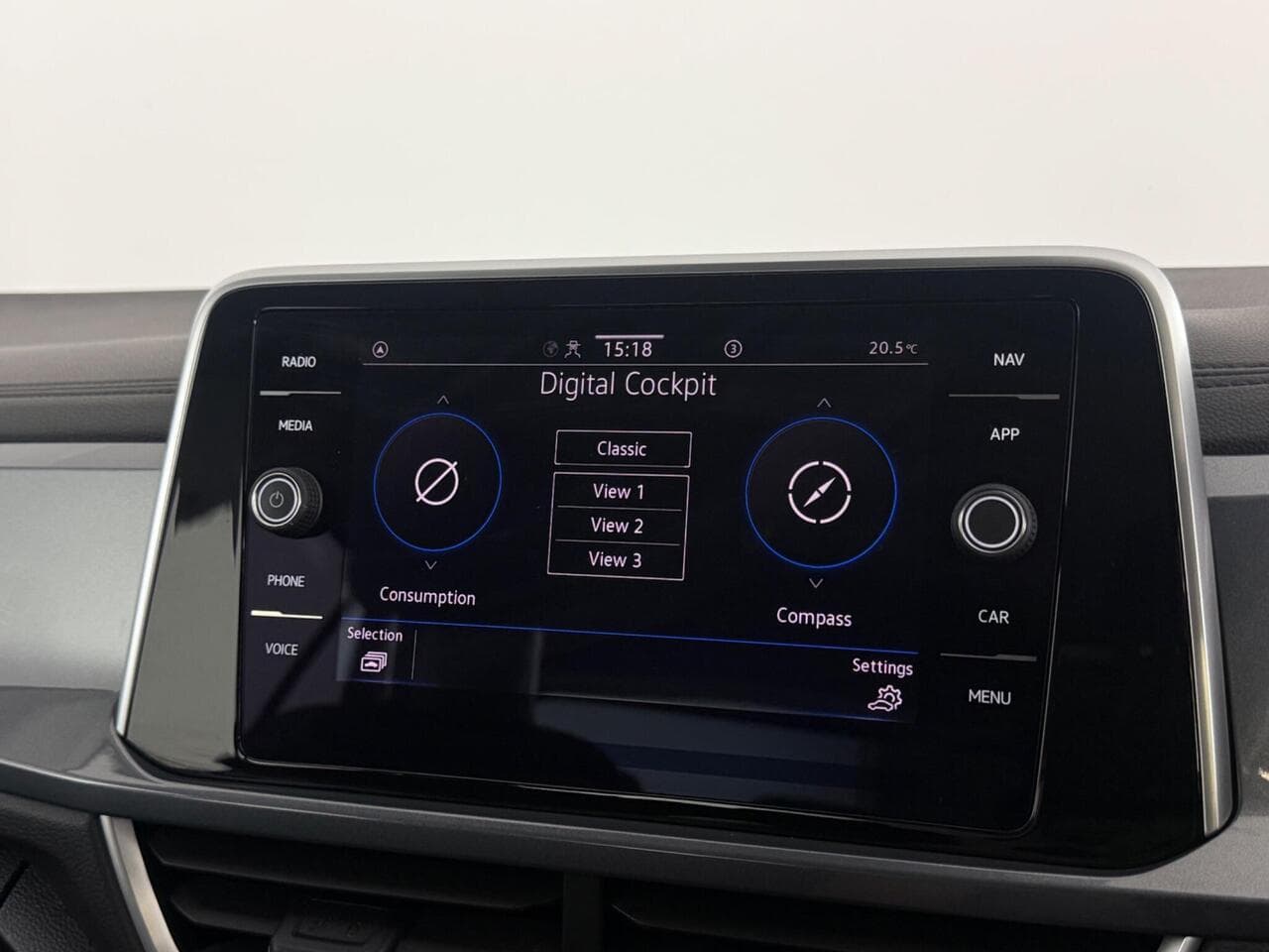 Volkswagen T-Roc thumbnail Infotainment System