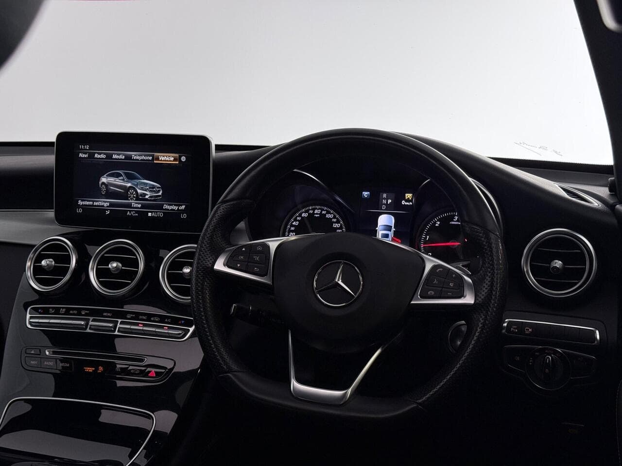 Mercedes-Benz GLC thumbnail Interior Front
