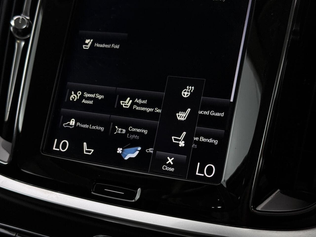 Volvo S60 thumbnail Infotainment System