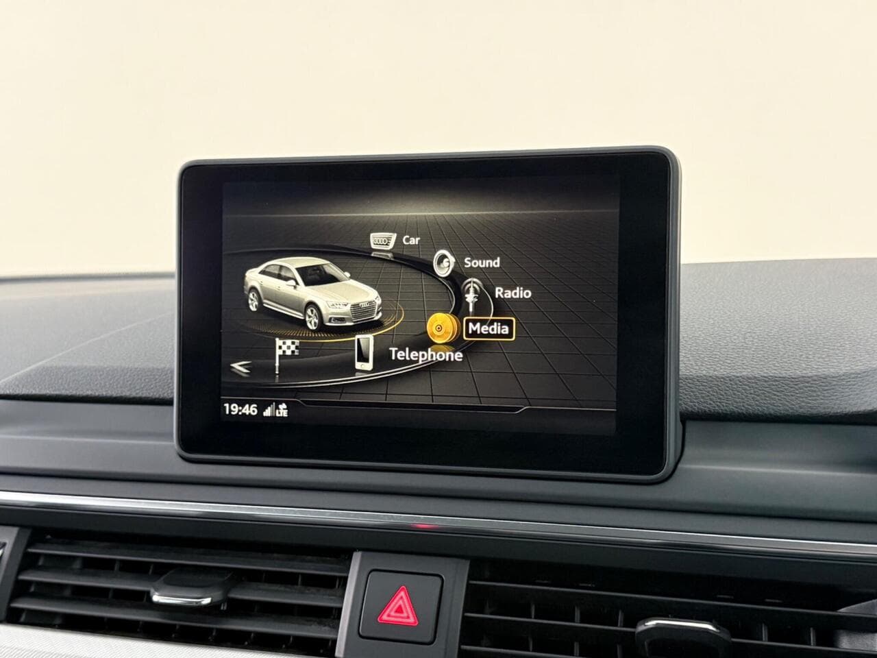 Audi A4 thumbnail Infotainment System