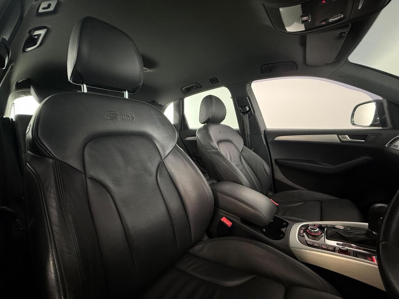 Audi Q5 thumbnail Seat Driver