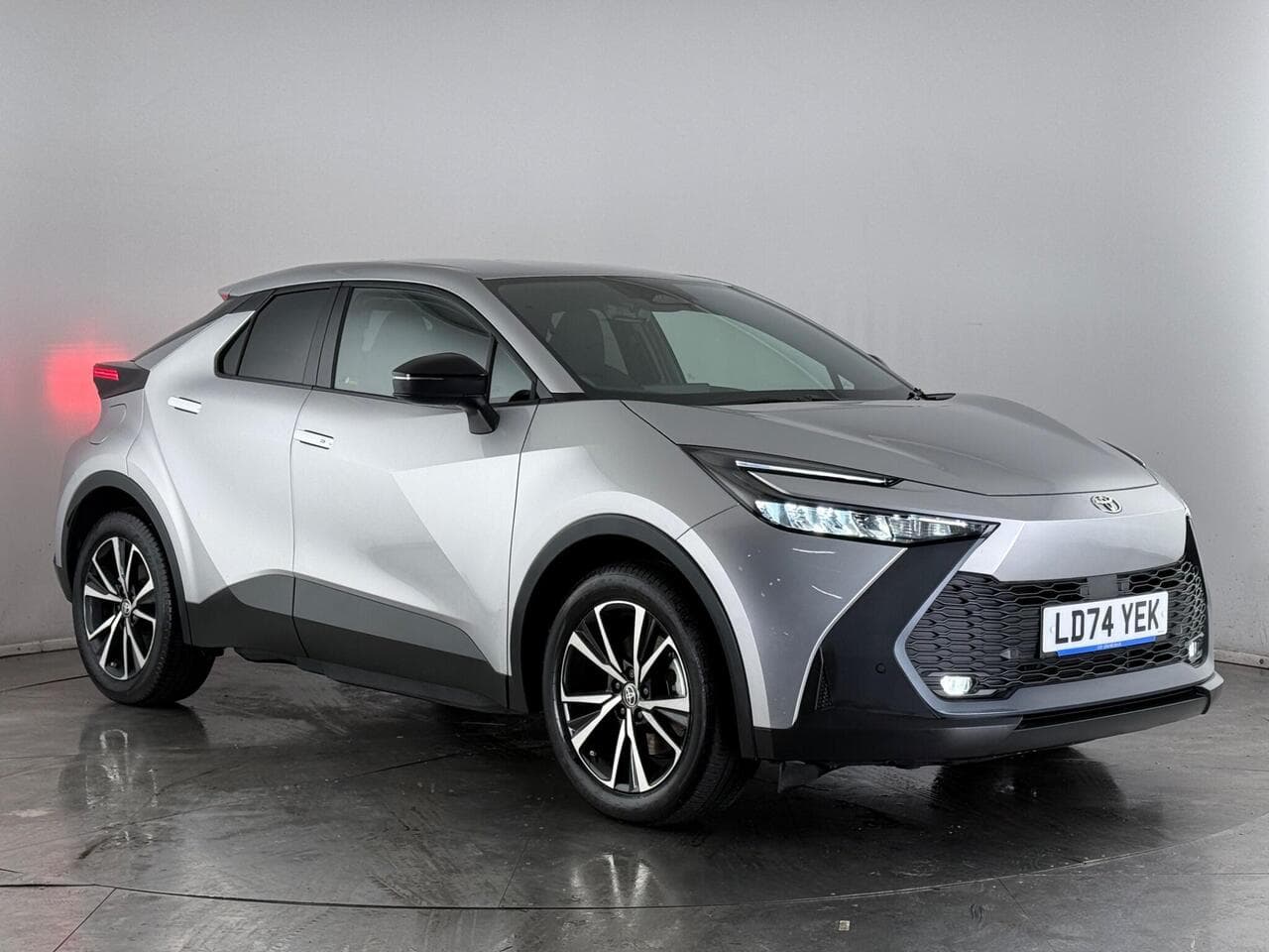 Toyota C-HR - Toyota C-HR 2.0 VVT 13.6kWh Design CVT Euro 6 (s/s) 5dr