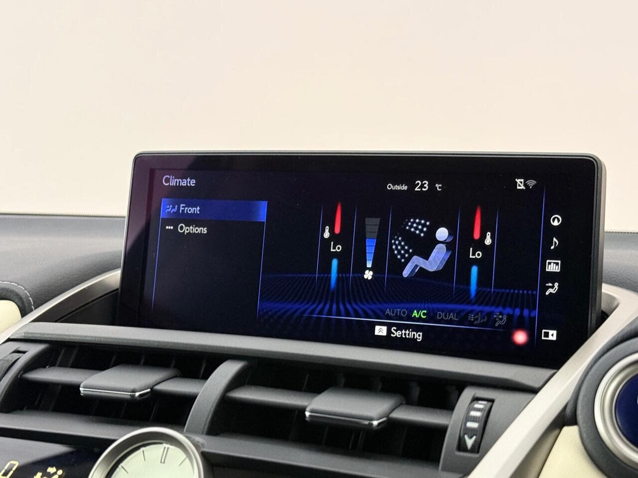 Lexus NX thumbnail Infotainment System
