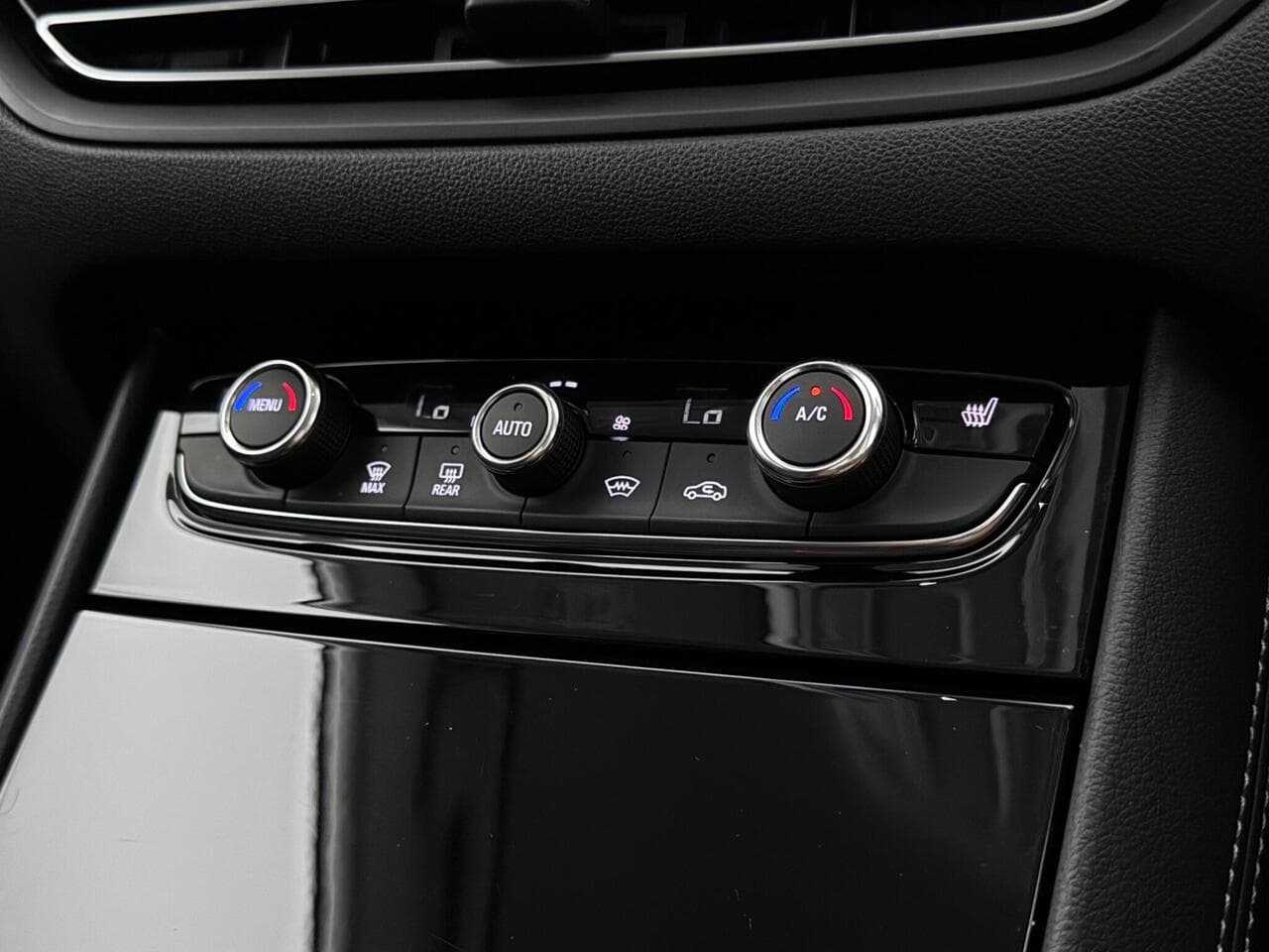 Vauxhall Grandland thumbnail Misc Controls