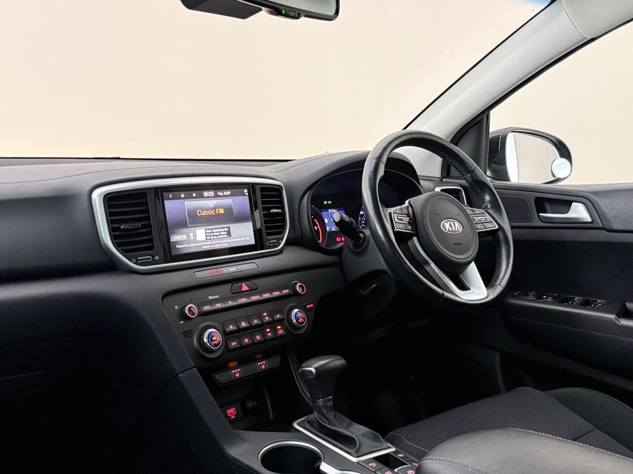 Kia Sportage thumbnail Interior Front