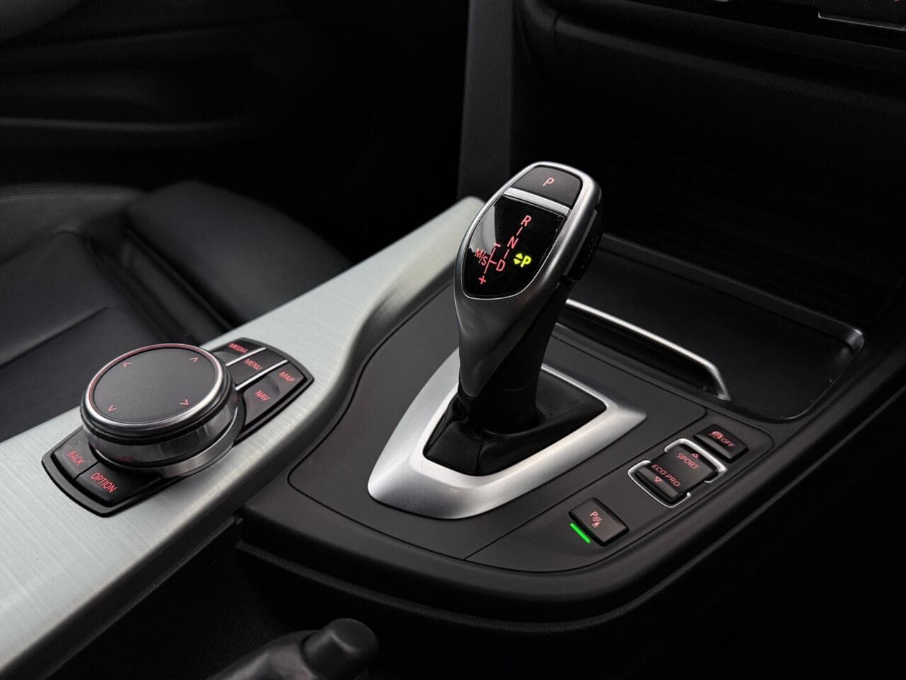 BMW 4 Series thumbnail Interior Front