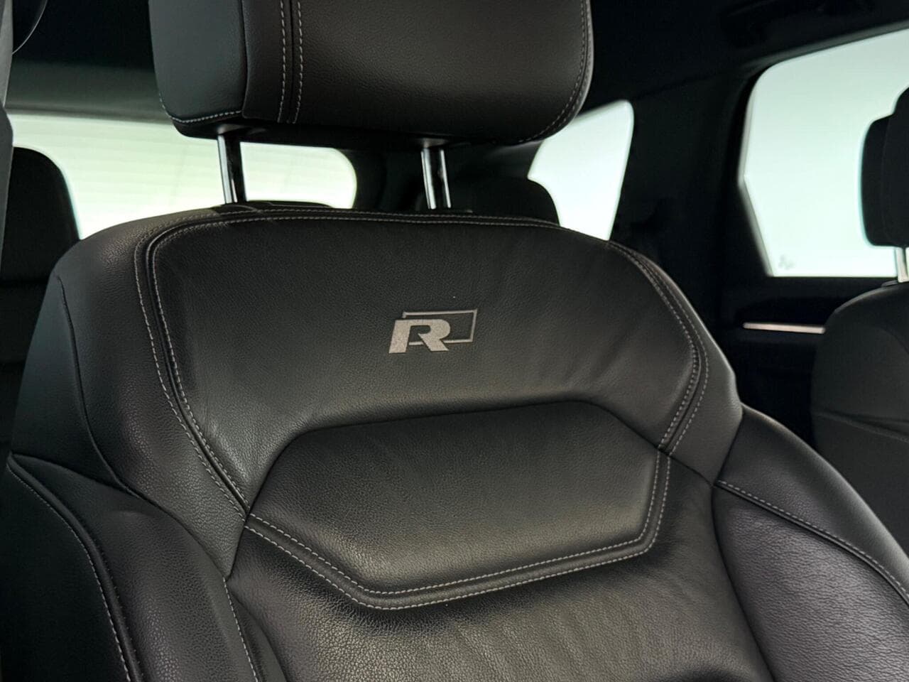 Volkswagen Touareg thumbnail Seat Front Passenger
