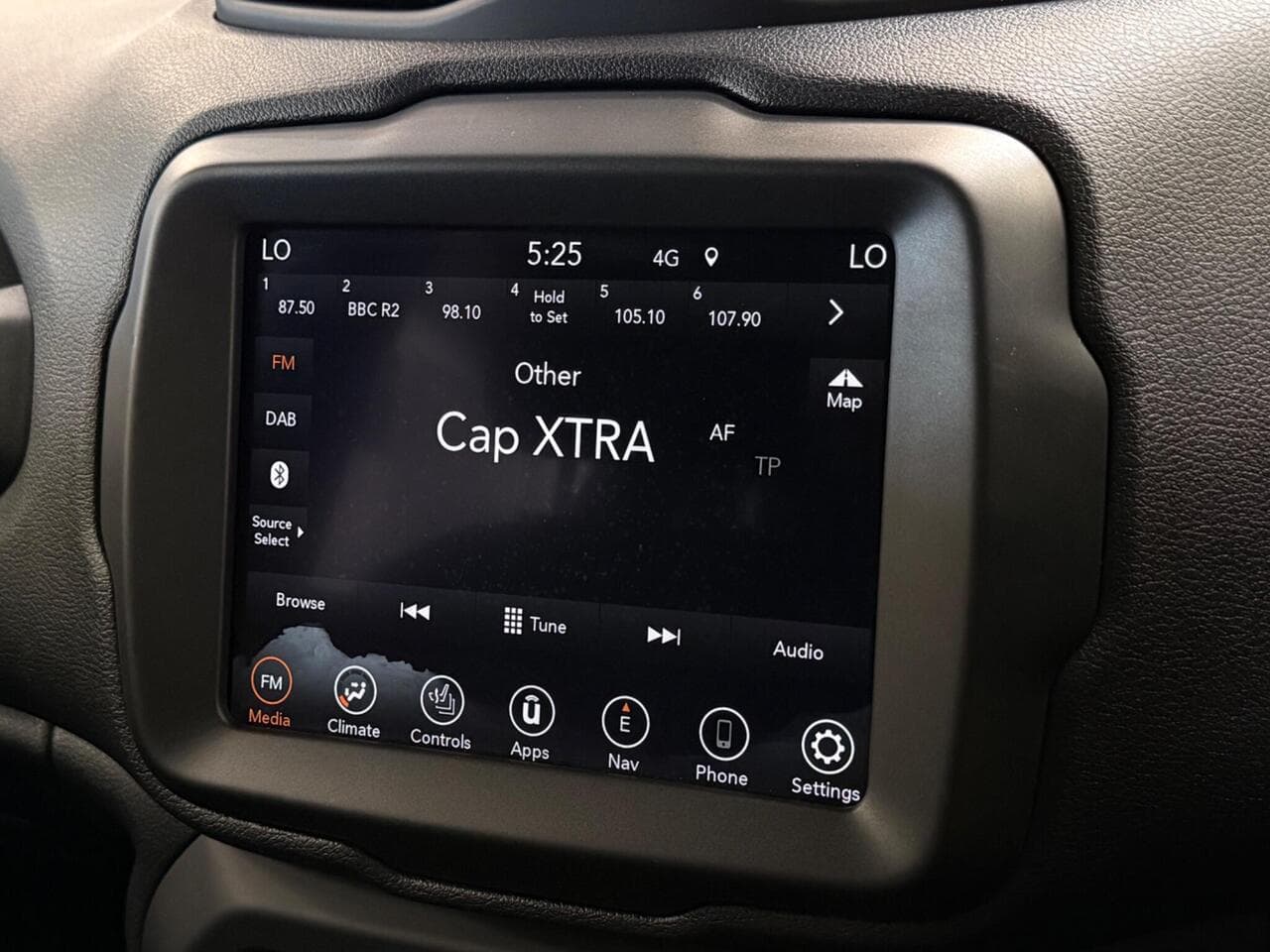 Jeep Renegade thumbnail Infotainment System