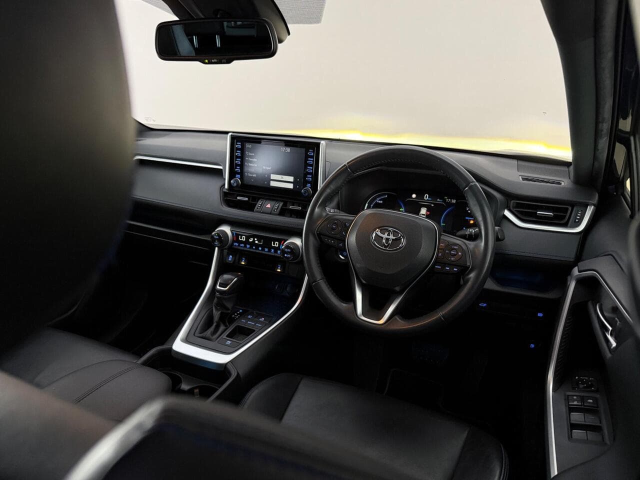 Toyota RAV4 thumbnail Interior Front