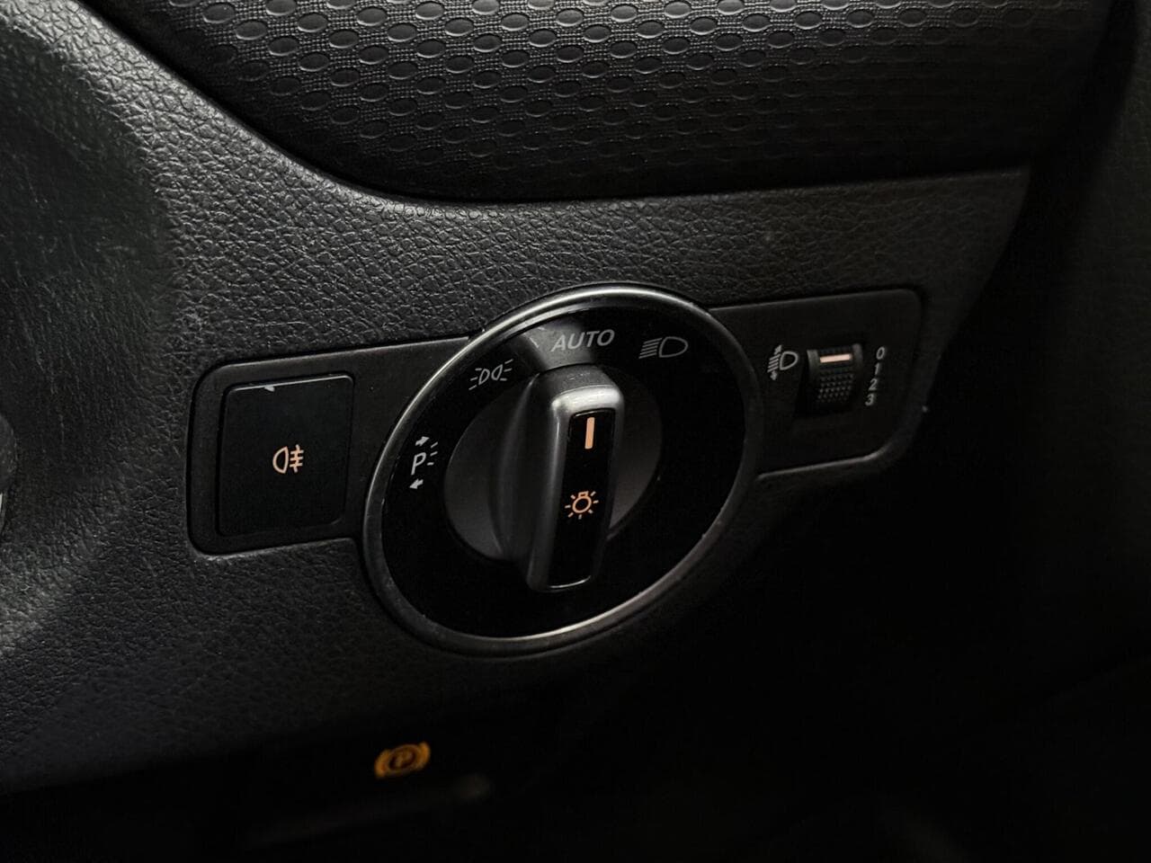 Mercedes-Benz A Class thumbnail Misc Controls