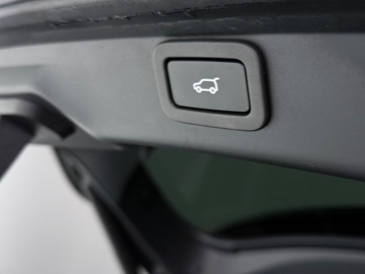 Jaguar I-PACE thumbnail Misc Controls