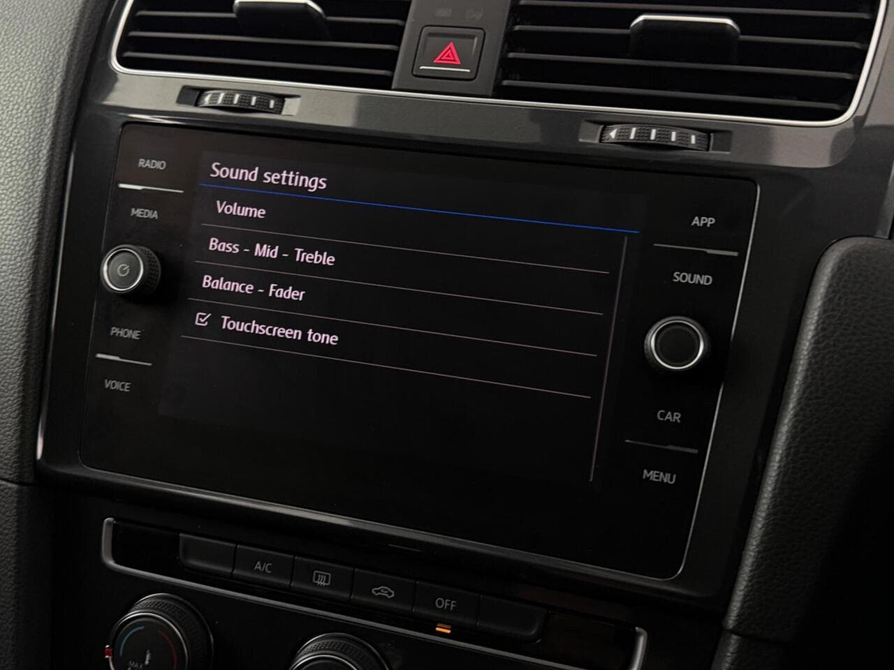 Volkswagen Golf thumbnail Infotainment System