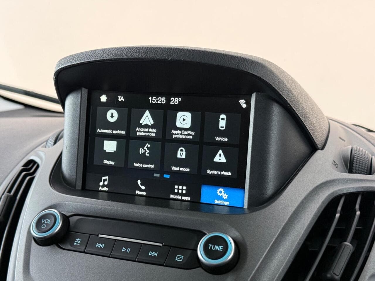 Ford Transit Courier thumbnail Infotainment System