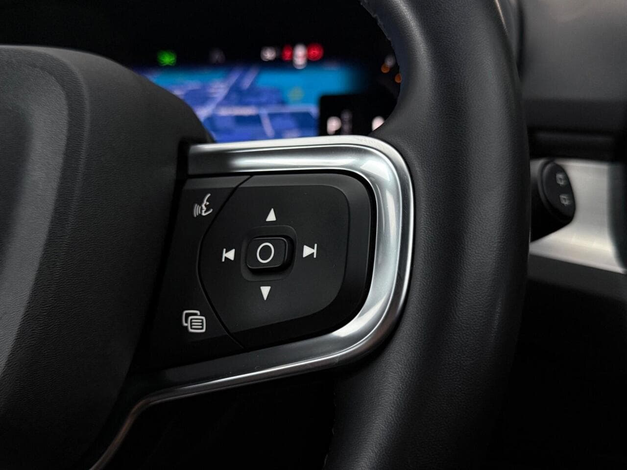 Volvo XC40 thumbnail Misc Controls