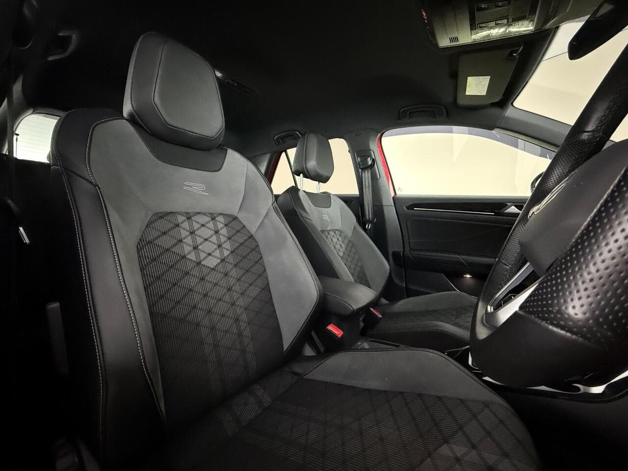 Volkswagen T-Roc thumbnail Seat Driver